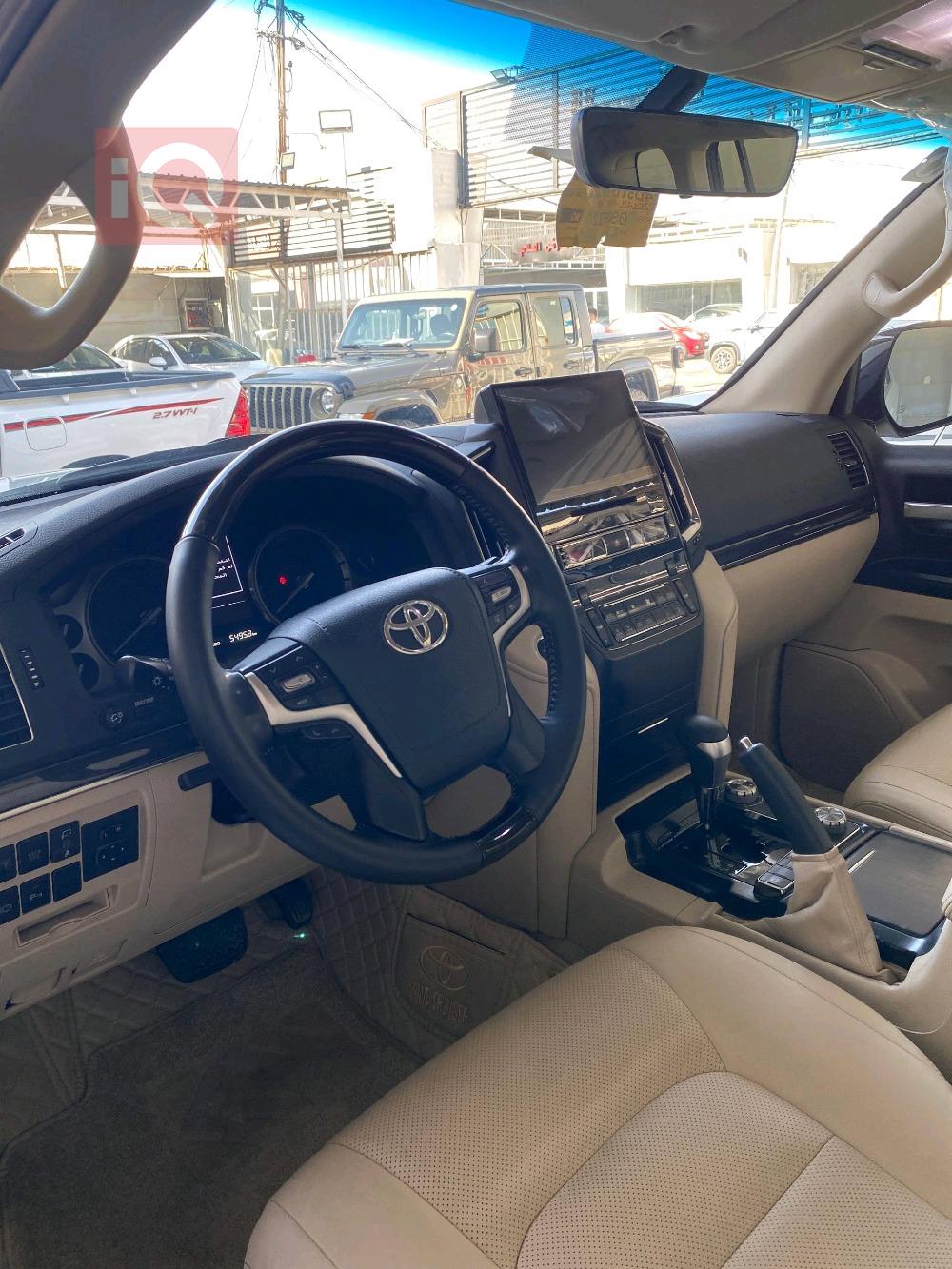 تۆیۆتا لاند کروزەر